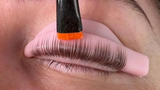 Corso di laminazione ciglia a Pavia – tecniche lash lift, preparazione, trattamento e pratica guidata – Scuola C.A.A.P.
